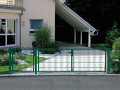 Doppelstabmattenzaun grün, mit Tür und Tor, Gartenzaun aus Stahlstäben mit Einfahrt und Pforte, mit Korrosionsschutz