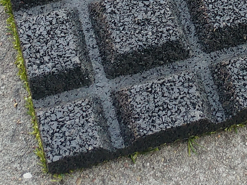 Kunstrasenfliese 50x50 cm für Balkone, stabile Grasmatte